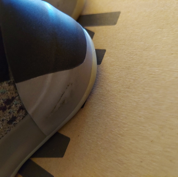 Authentic good used condition yeezyQNTM size 9k color is teal gray and black - Picture 3 of 4